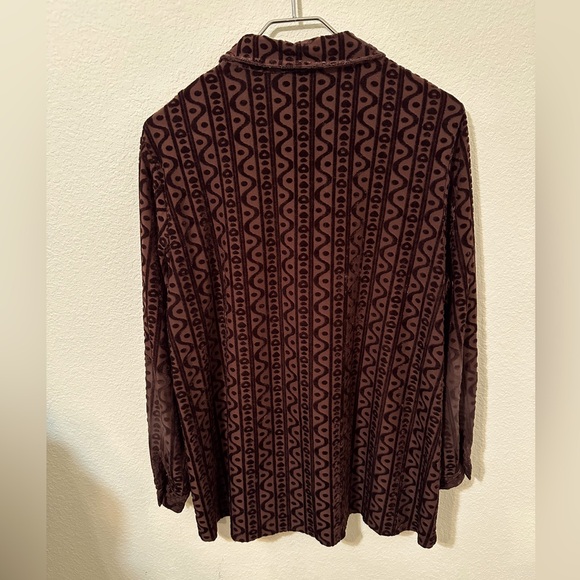 🍩VINTAGE🍩 Shik Yee Chocolate Brown Velour Patterned Button Up Top - Picture 3 of 8
